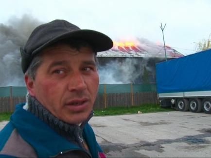 O casă din Borş a ars aproape în întregime